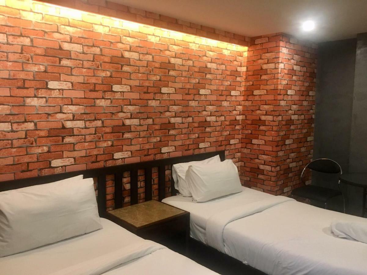 Ton Aor Place Hotel Bangkok Exterior photo