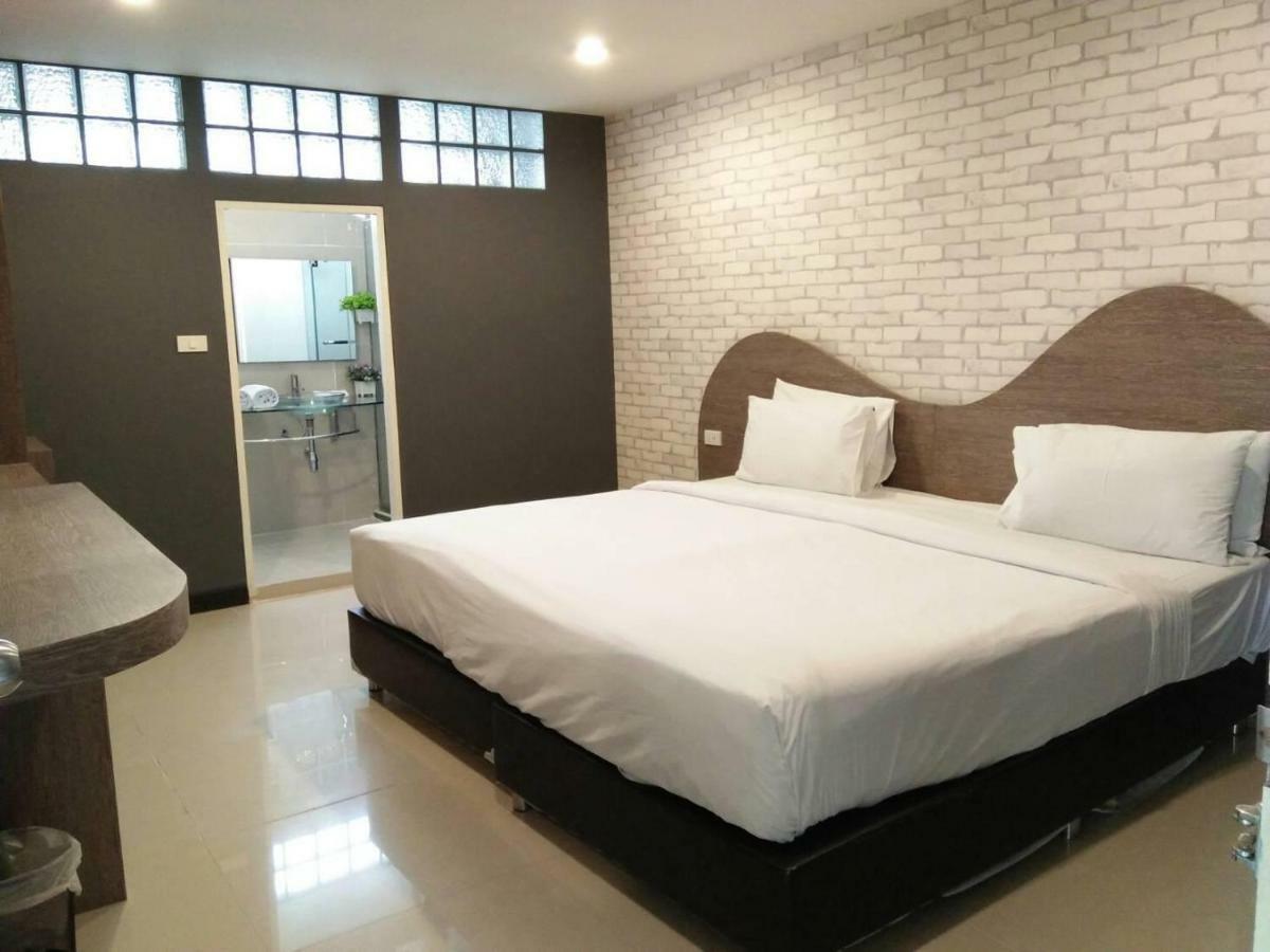 Ton Aor Place Hotel Bangkok Exterior photo
